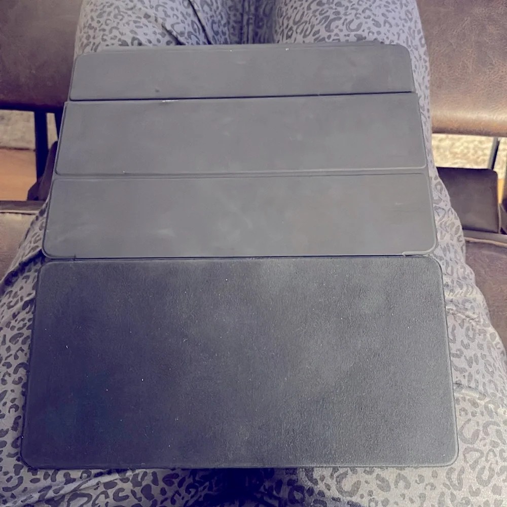 Apple IPad keyboard that fit an IPad Air 3